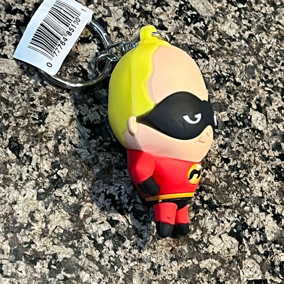 DISNEY The Incredibles Keychain!! BNWT - Picture 5 of 5